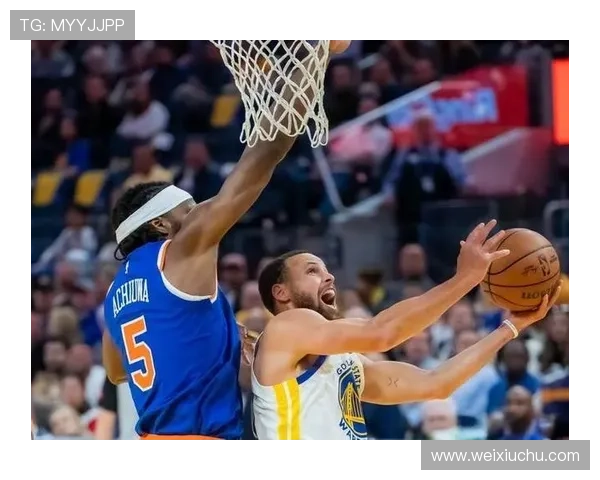 金州勇士激战纽约尼克斯东西强队碰撞引爆全场看点季后赛级对决篮球盛宴